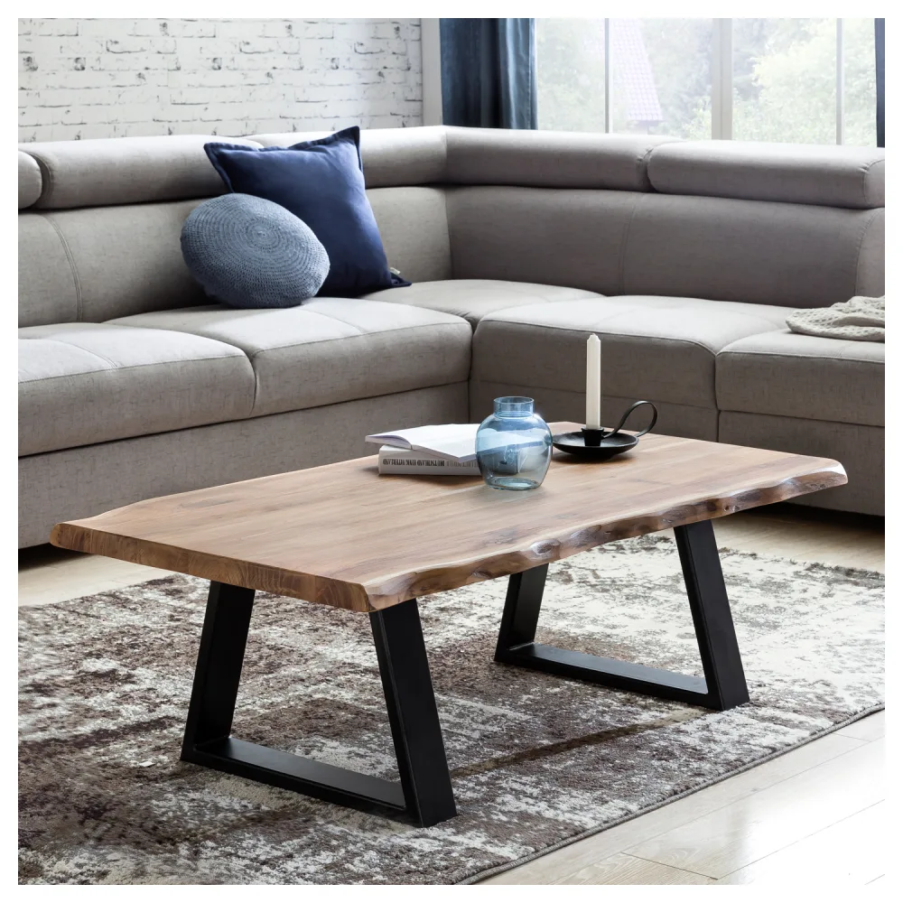 FineBuy Couchtisch Akazie Massivholz 115 cm · Rechteckiger Wohnzimmertisch mit natürlicher Baumkante und schwarzen Metallkufen · Handgefertigter Design Tisch