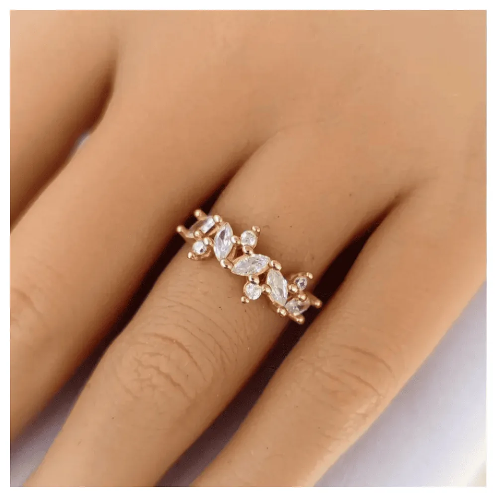 Anel Modelo Flower com Zircônias