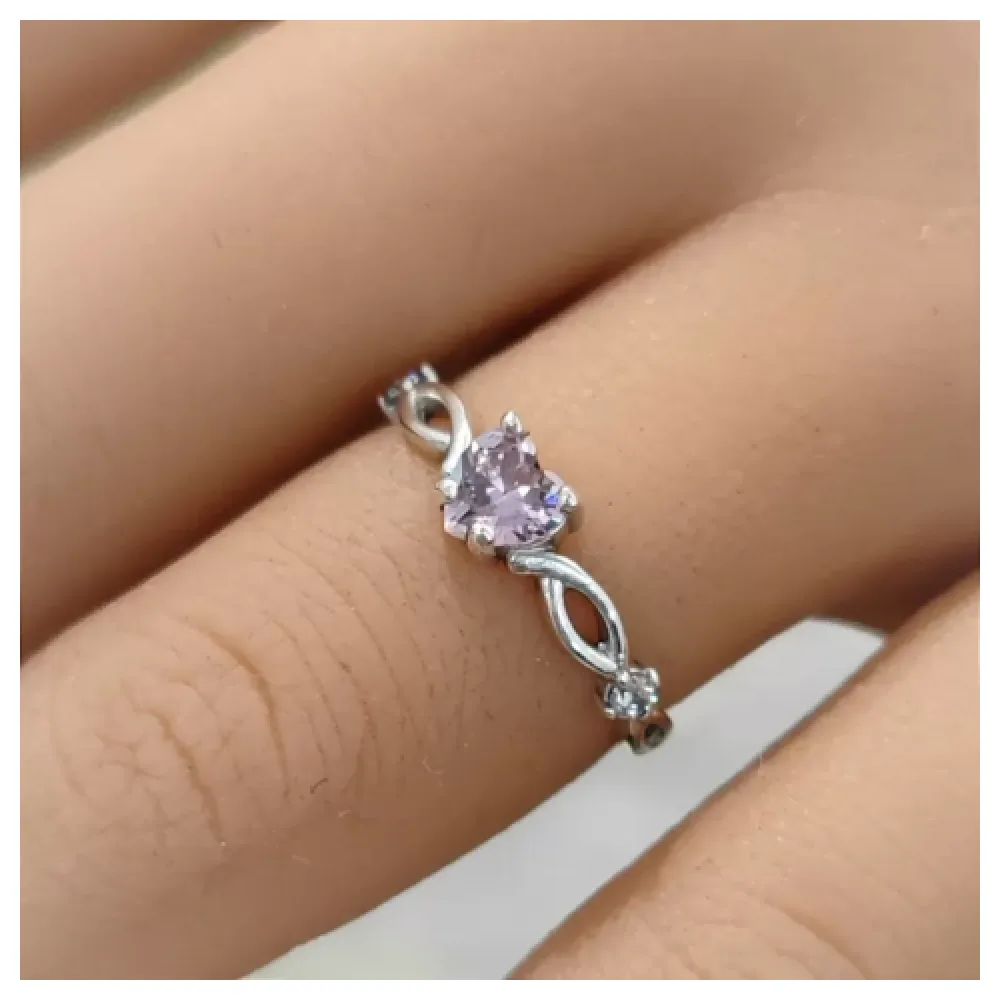 Anel Solitário em Prata com Zircônias Mod. Love