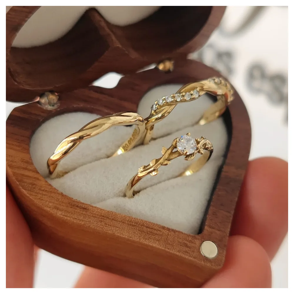 Conjunto Alianças Mod Enrrolado 3mm + Anel Poesia