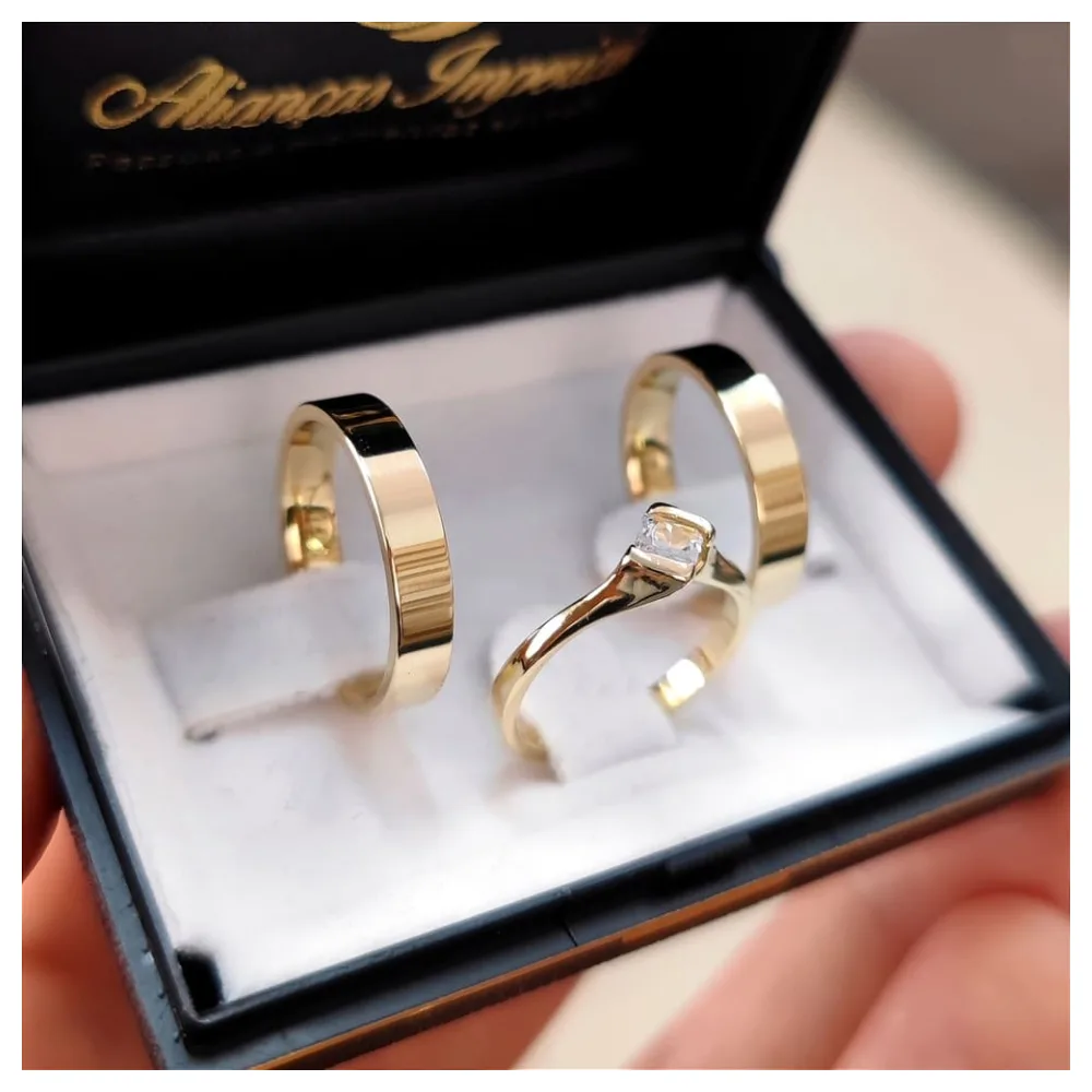 Oferta ( Par de Alianças Retas 4mm + Anel Aparador Plaza)
