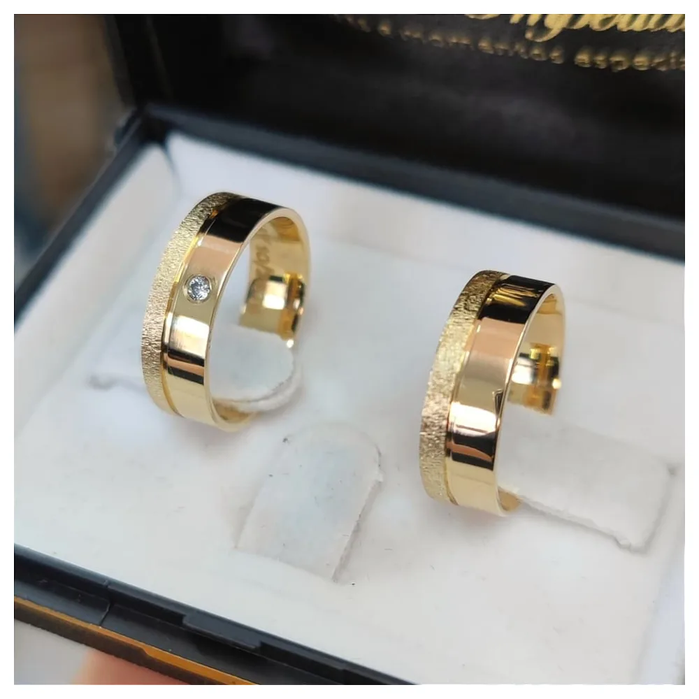 Par Alianças de Moedas Antigas Trabalhadas 8mm reta Mod. R1 Granitada com Zircônia
