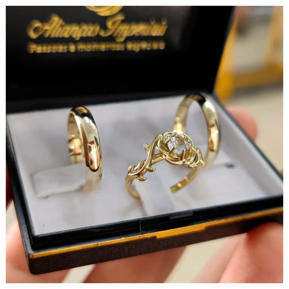 Par de Alianças Mod. Abauladas 4mm + Anel Arbo