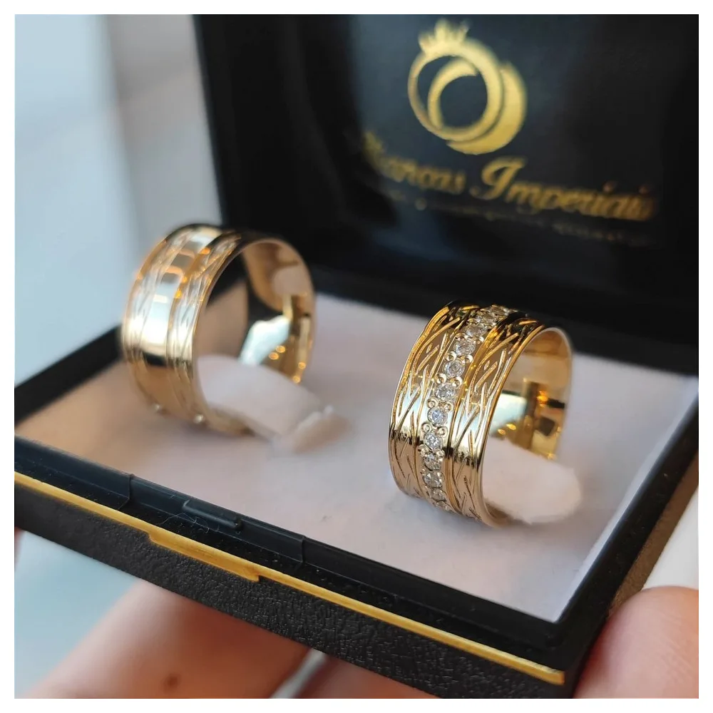 Par de alianças 10mm com zircônias Modelo Ômega