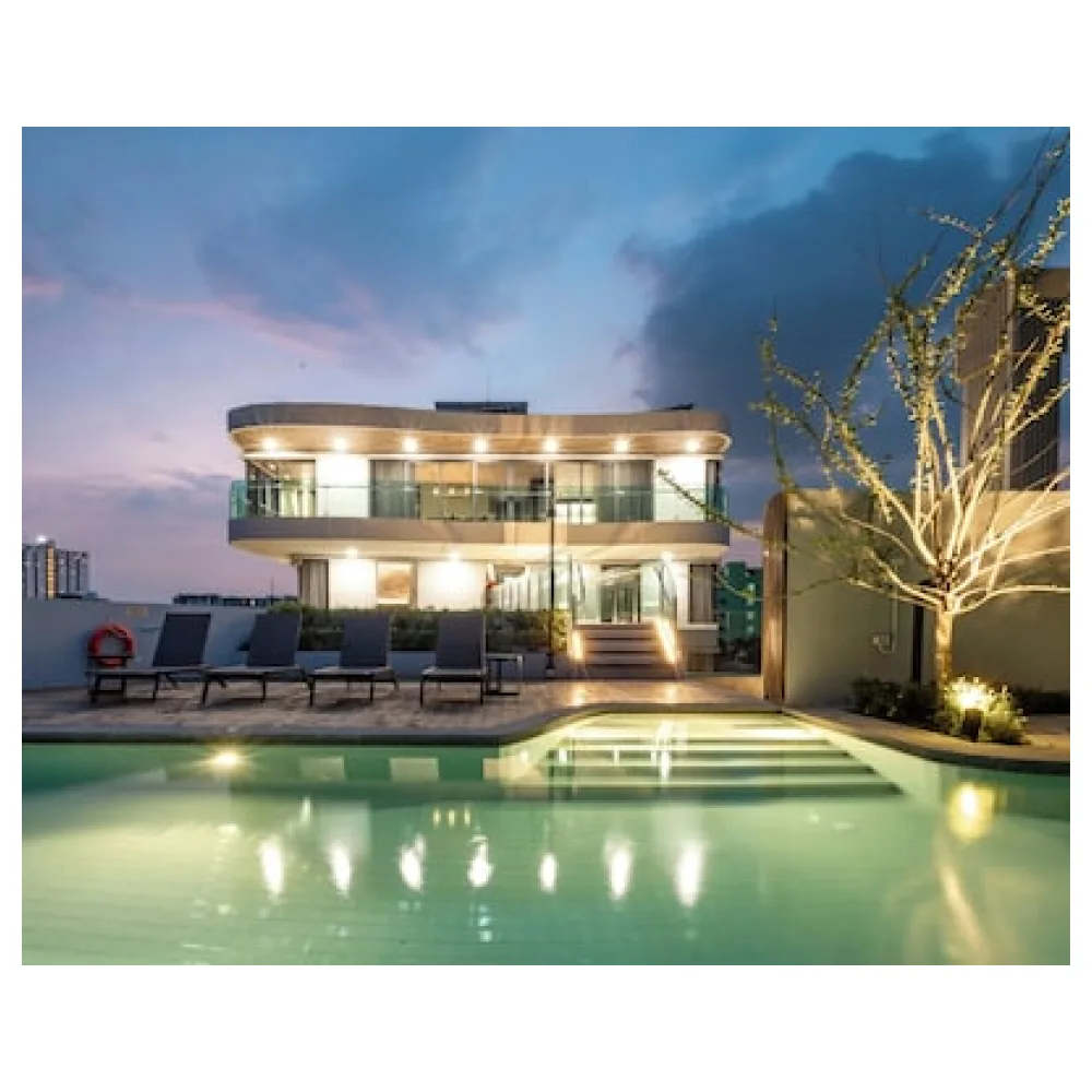 We Hotel Riverfront