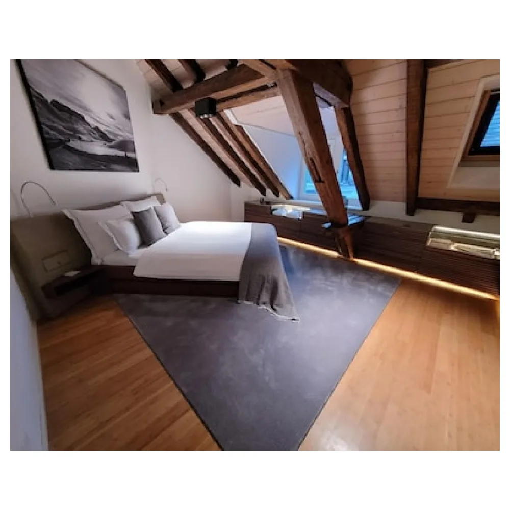 Le Bijou Lintheschergasse / Zurich HB