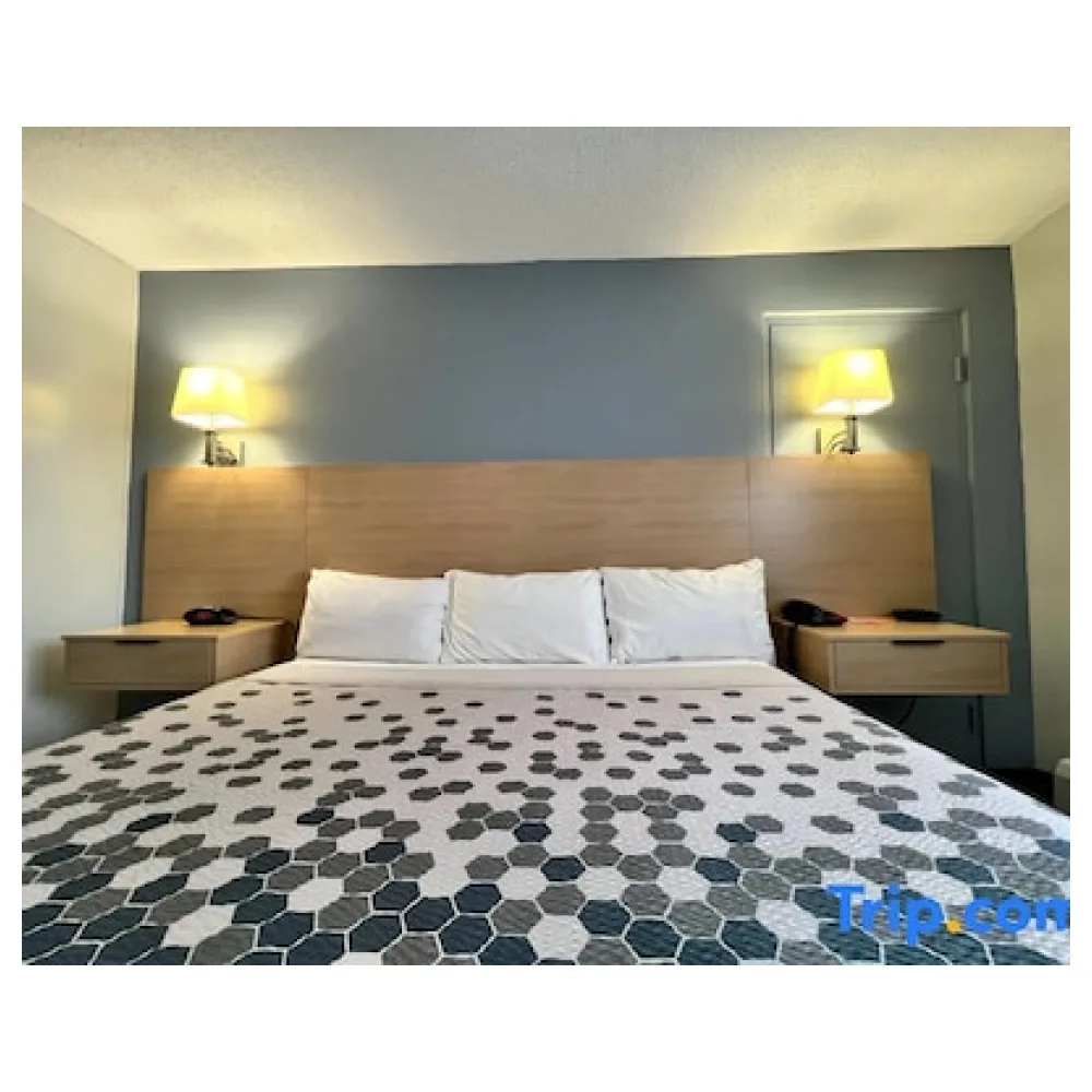 Econo Lodge Motel Village