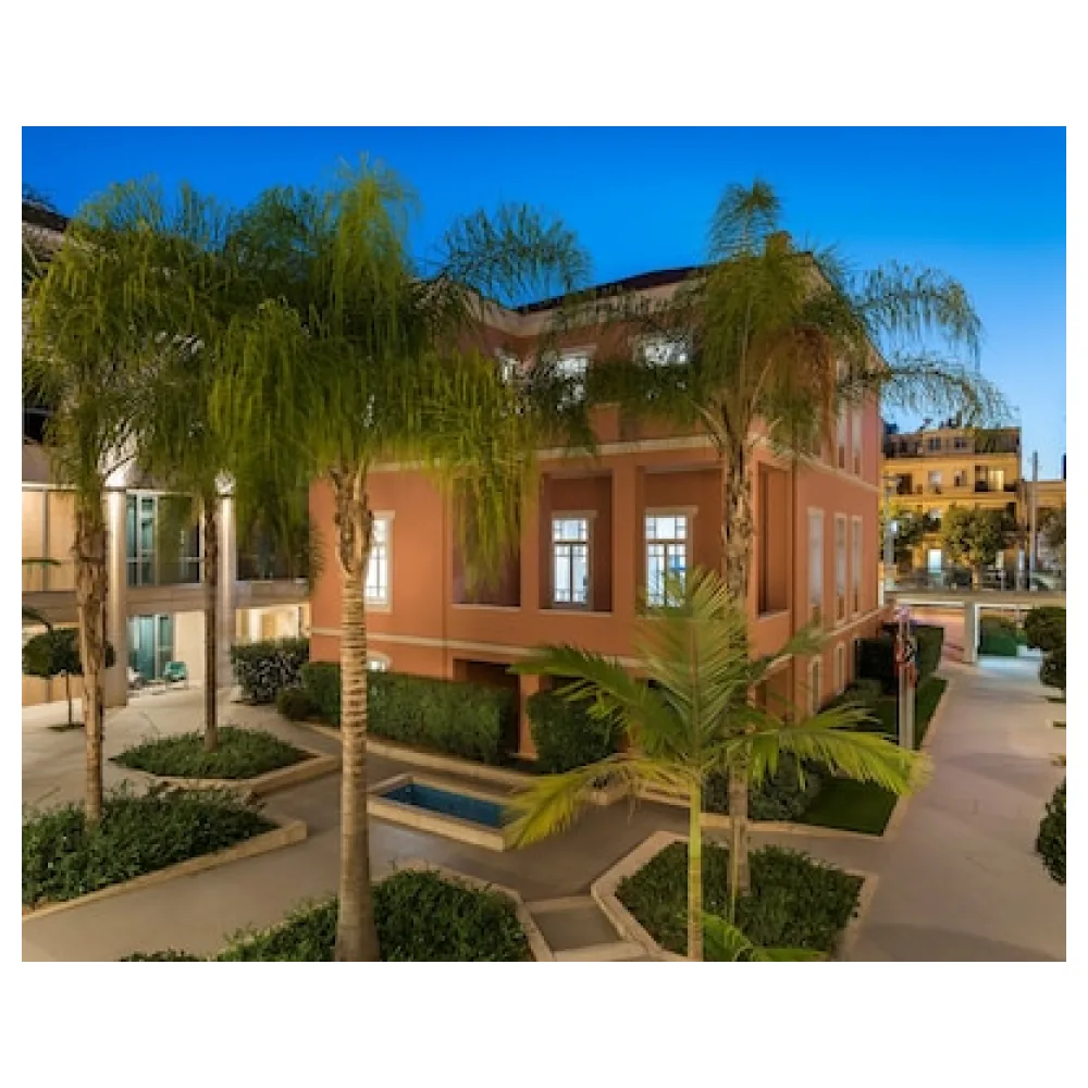 Trianon Luxury Apartments & Suites