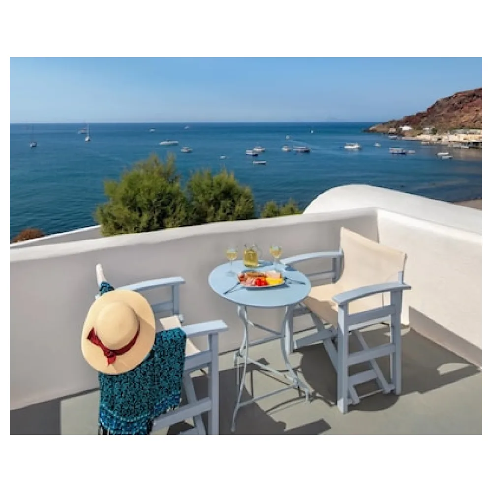Akrotiri Hotel