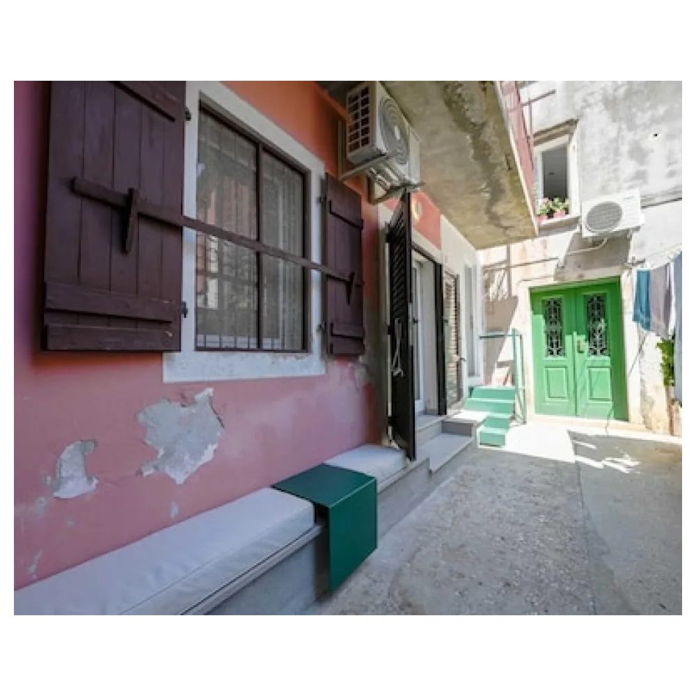 House Grisia 33