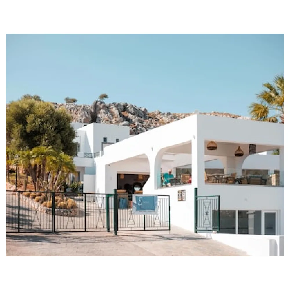 Lambis Studios & Apartments