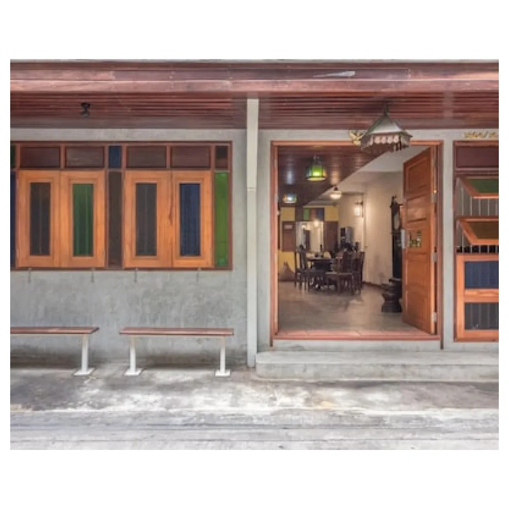 Banthat Thong Hostel