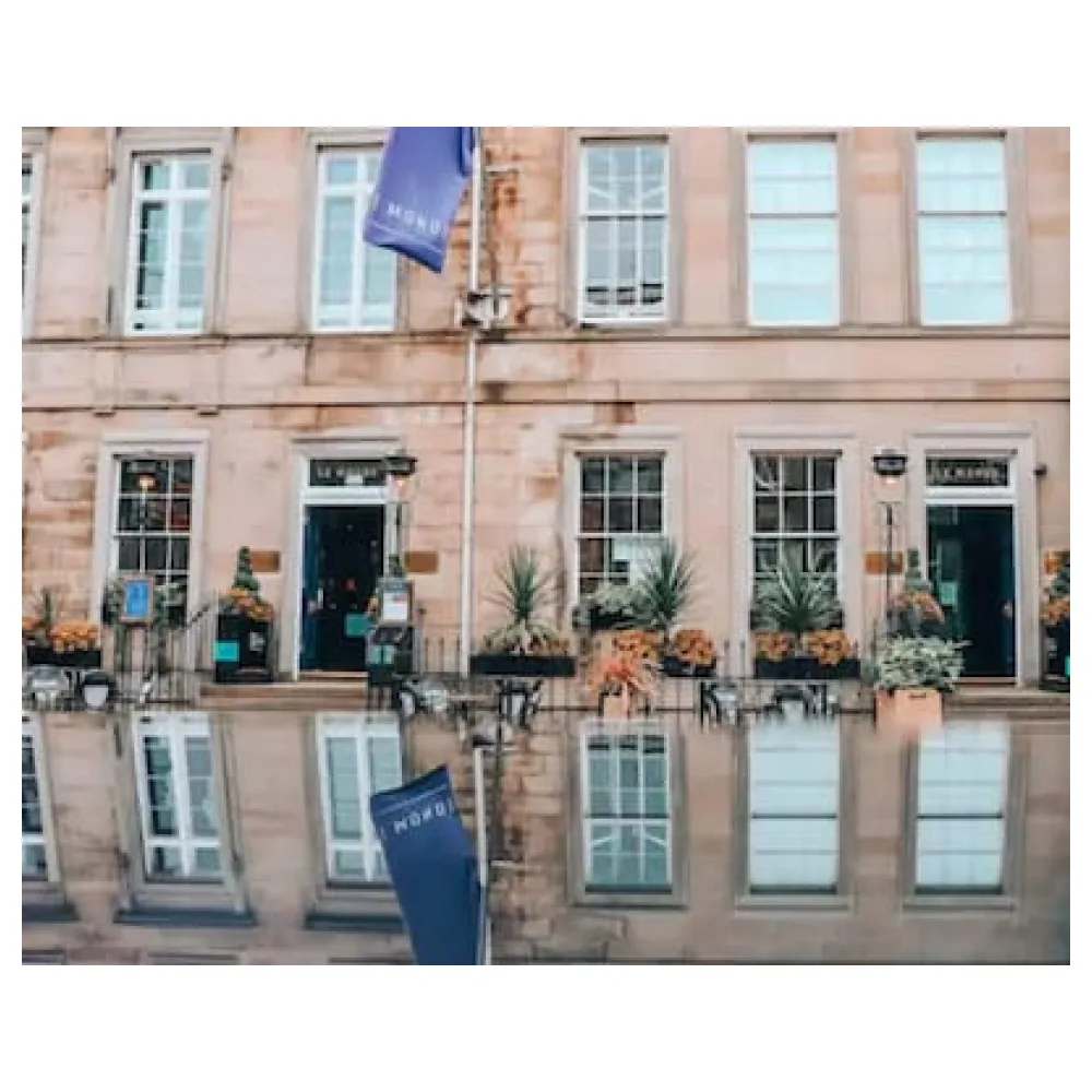 Le Monde Hotel