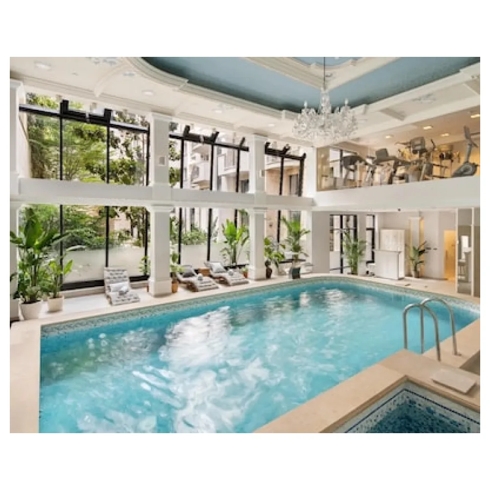 Queen's Court Hotel & Residence