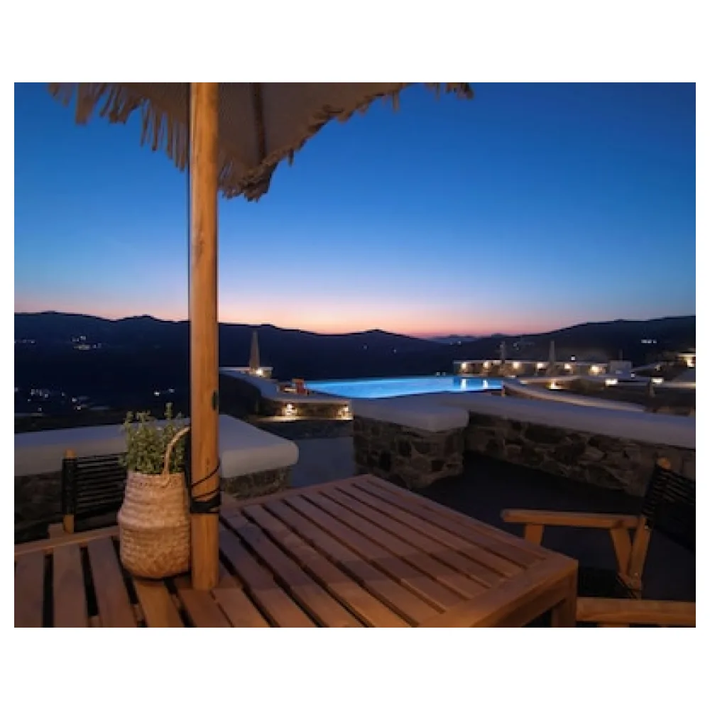 Thronos Suites