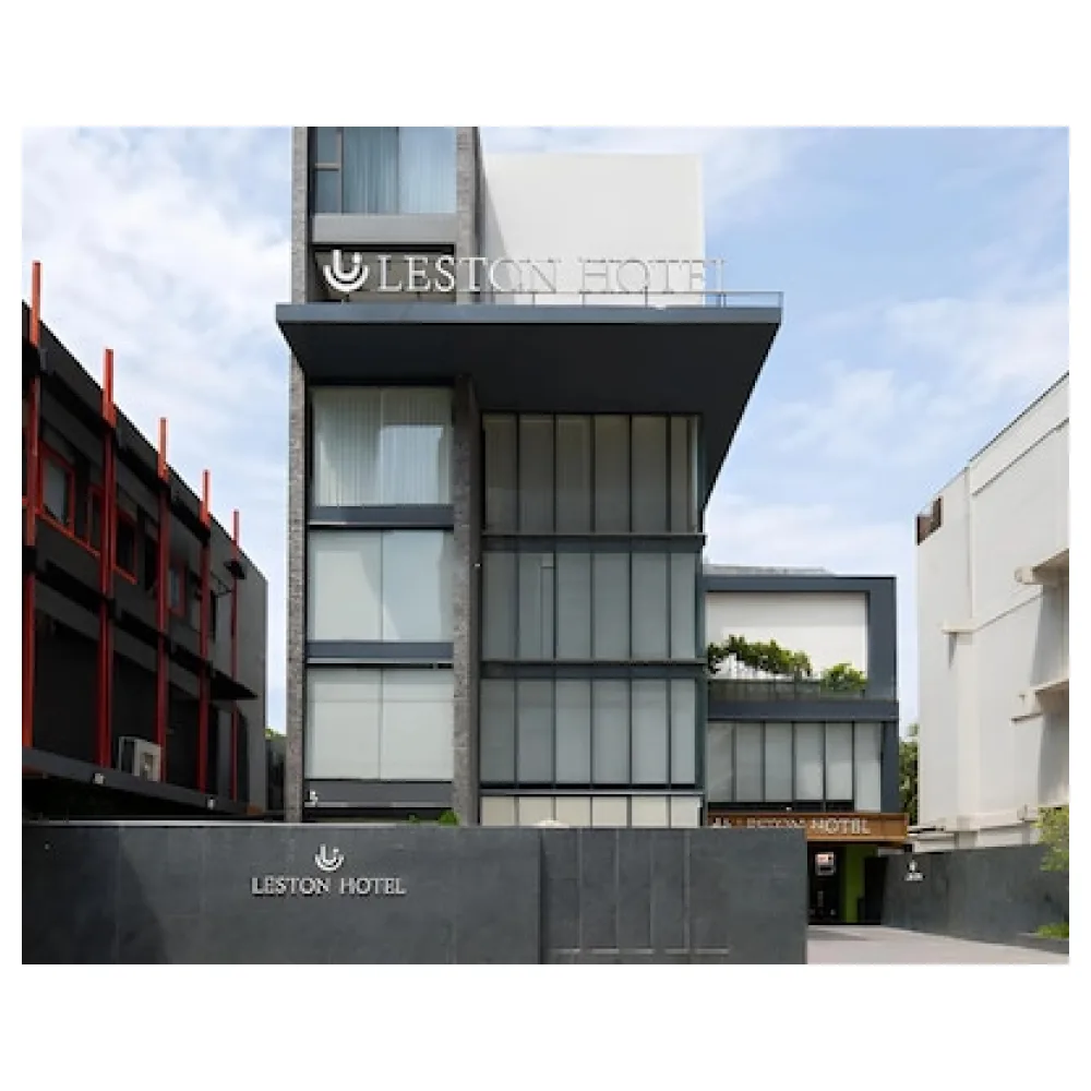 Leston Hotel