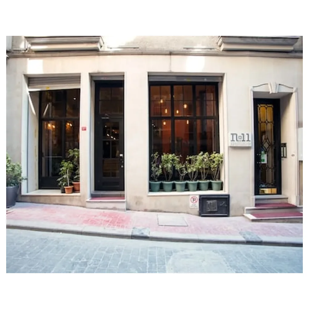 No11 Hotel & Apartments