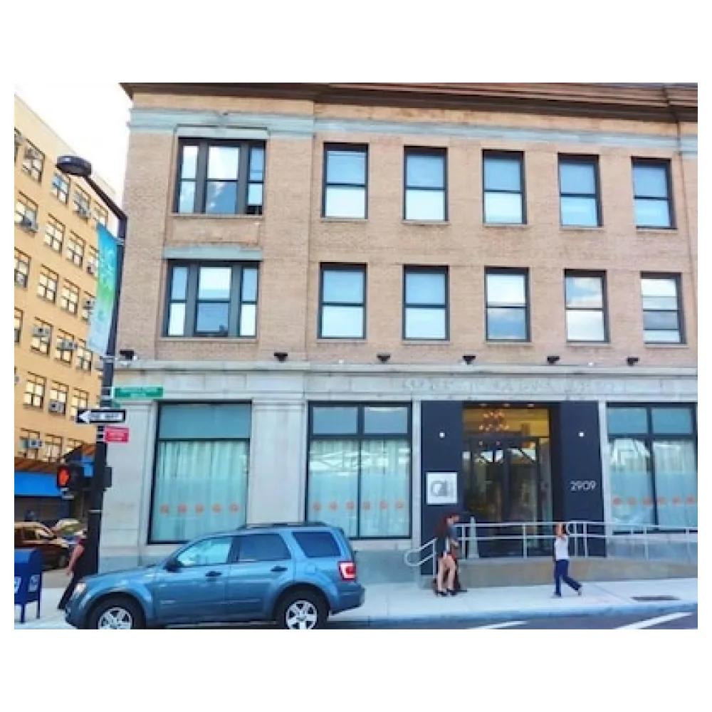 Q4 Hotel & Hostel