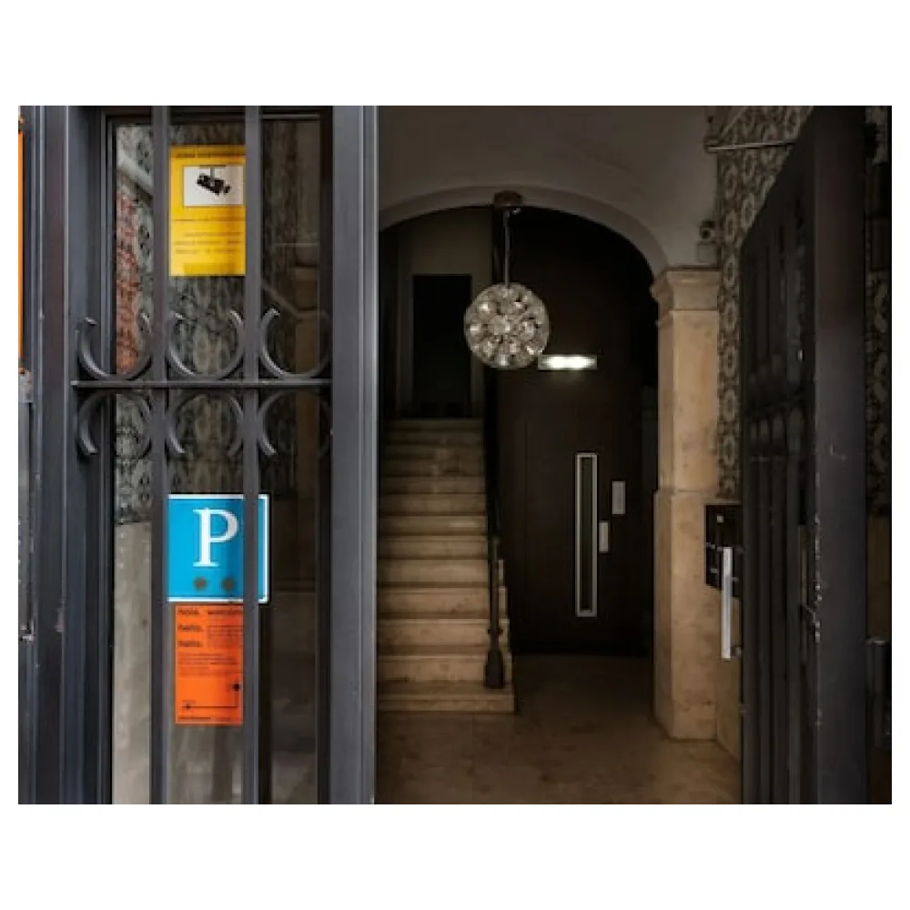 Chic & Basic Tallers Hostal