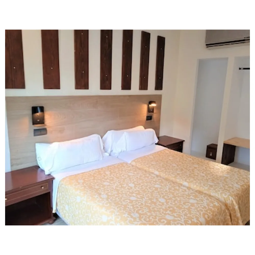 Hotel 153