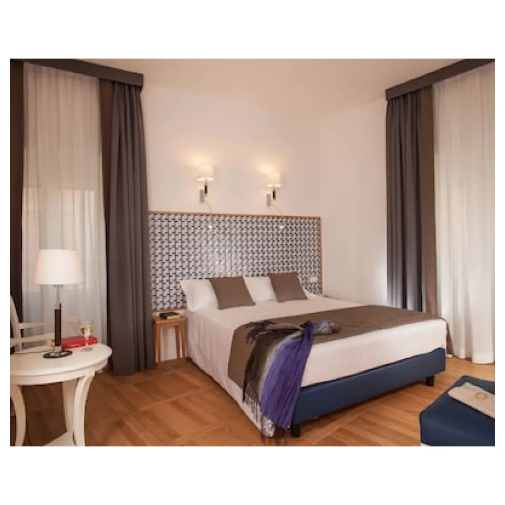 Floris Hotel