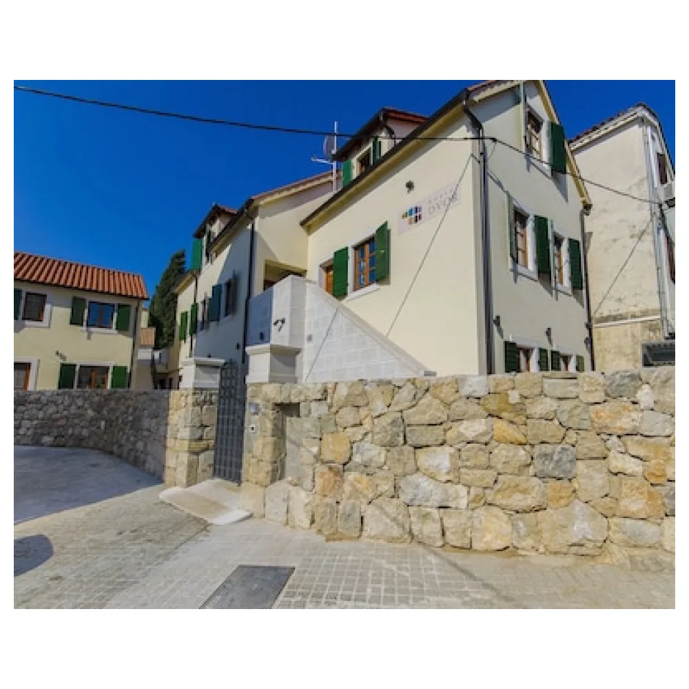 Hostel Dvor