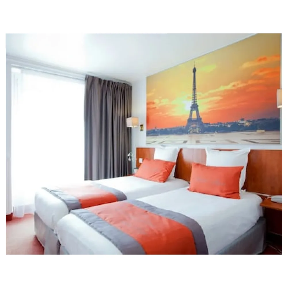 Alyss Saphir Cambronne Eiffel