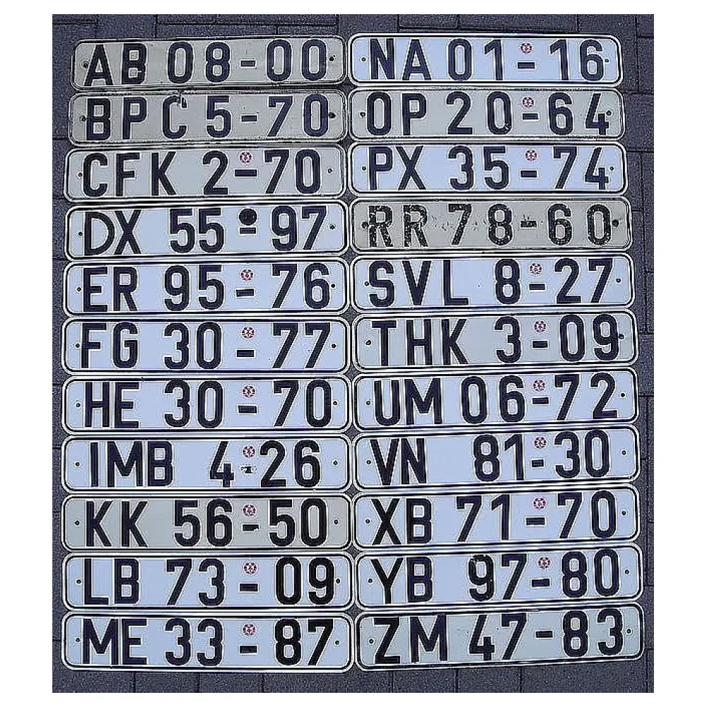 Kompletter Satz mit 22 original DDR Nummernschildern