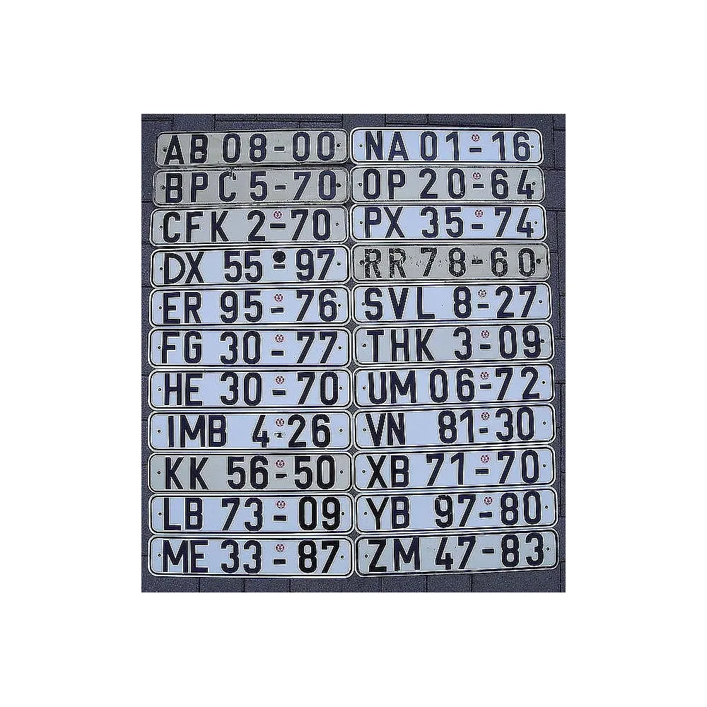 Kompletter Satz mit 22 original DDR Nummernschildern