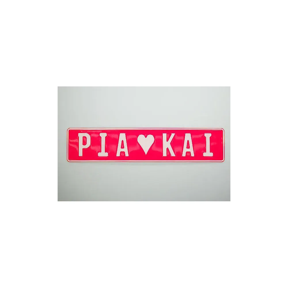 Individuelles Namensschild mit Wunschname und Symbol neonpink