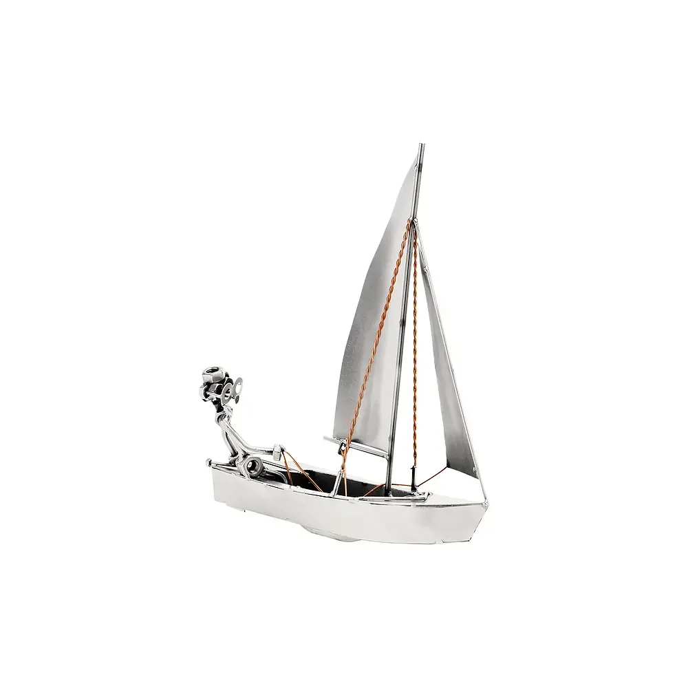 Schraubenmännchen auf Segelboot