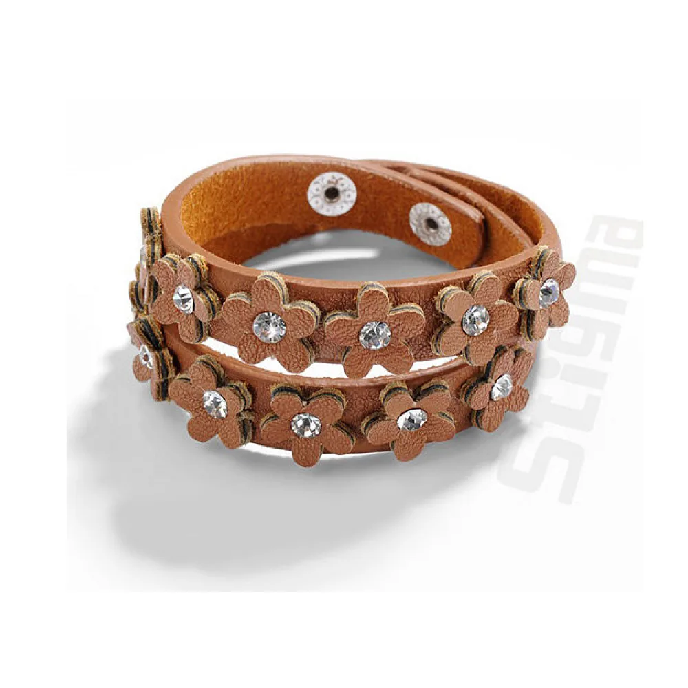 Romantisches Lederarmband mit Blüten