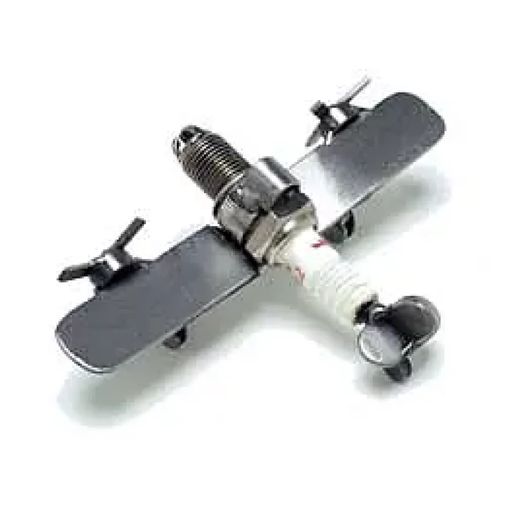 Modellflugzeug aus einer Zündkerze - Sparkfighter
