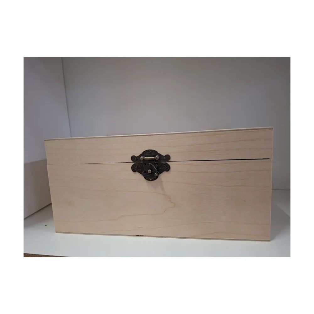 Holzkiste mit Klappdeckel