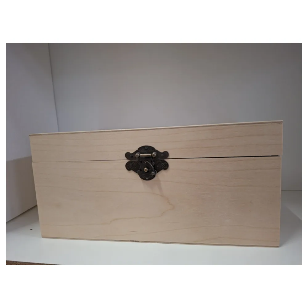 Holzkiste mit Klappdeckel